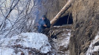 SECRET SHELTER, Built Under an Earthy Cliff During Winter at 20°C | Solo Survival