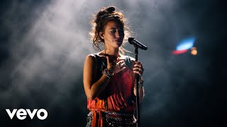 Lauren Daigle - God Didn't Let Me Break  (Official Lyrics Video)