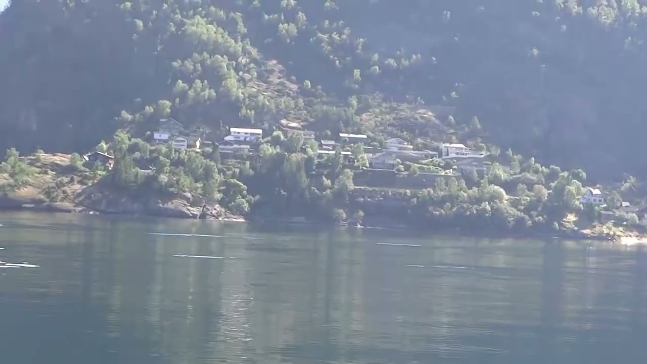 02   Remix of traditional content