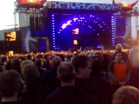 AC/DC - Let there be rock - Oslo, Valle Hovin, 30.mai 2010 - YouTube