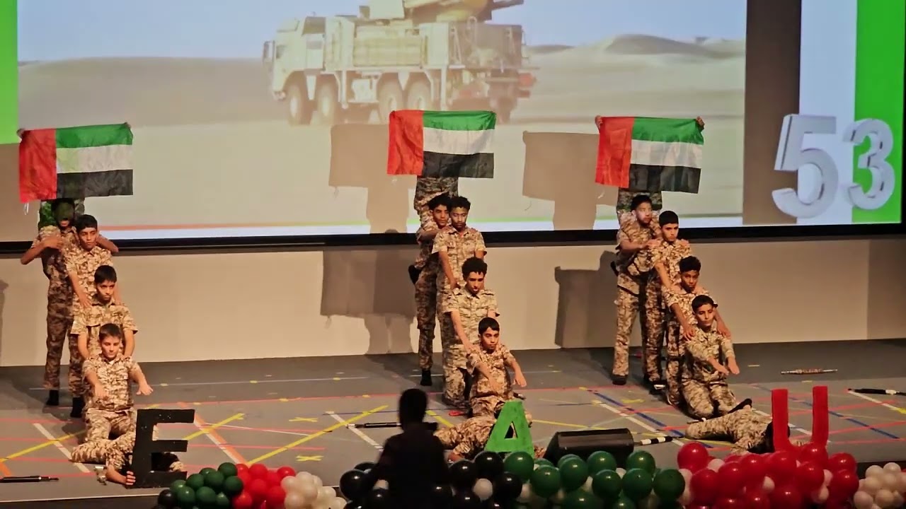 فقرة العرض العسكري لقسم الأساسي والثانوي بنين فرع التلة