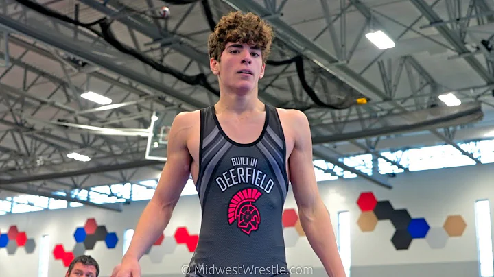 132  Renzo Morgan of Deerfield IL {red} defeated C...