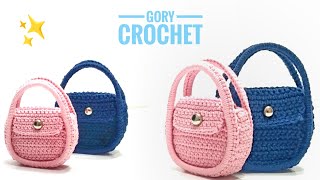 Crochet a small and distinctive purse from leftover threads