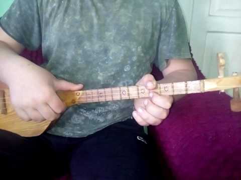 თამარა ფანდურზე