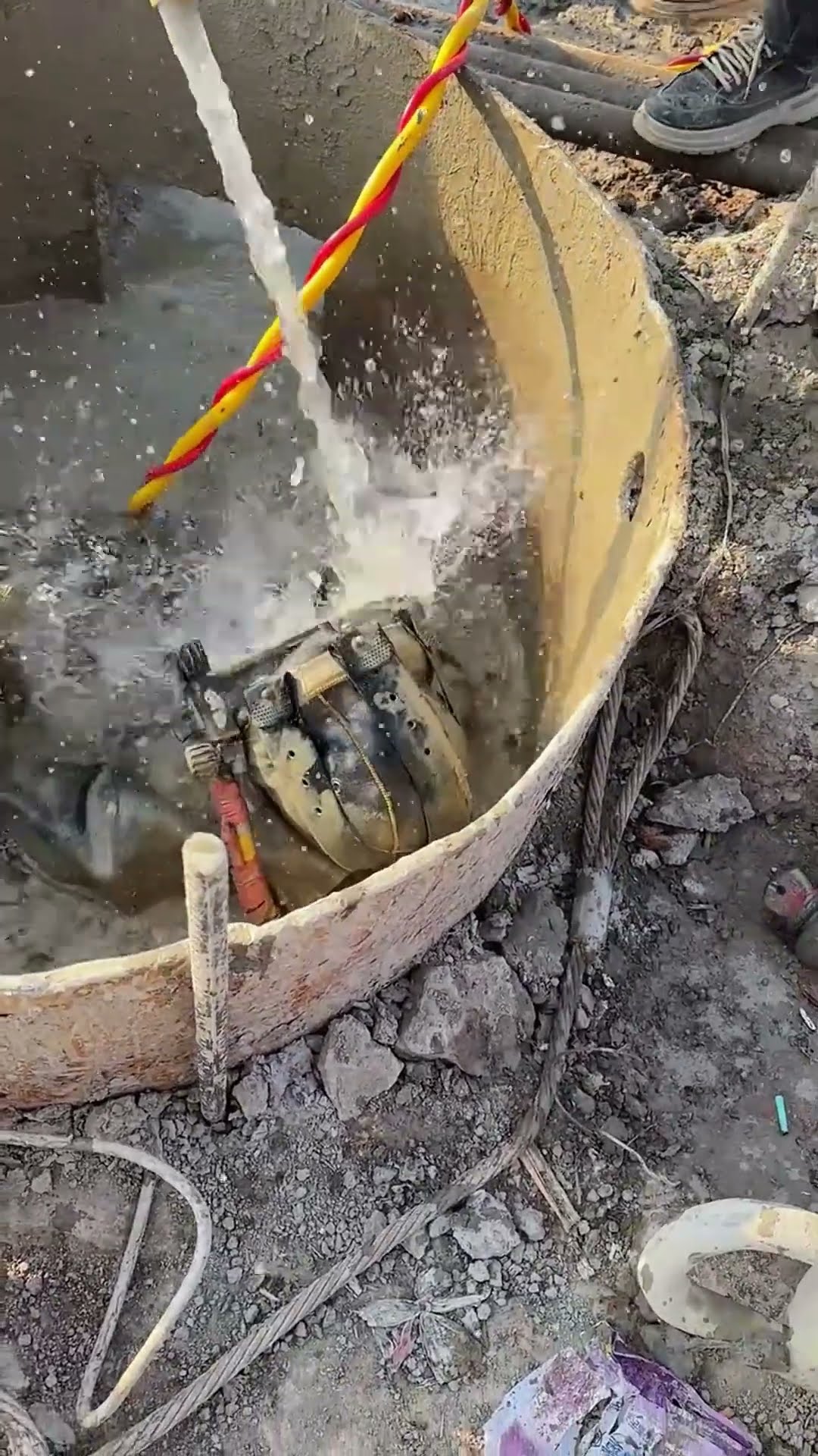 Successfully salvaged 1 meter bore pile hammer