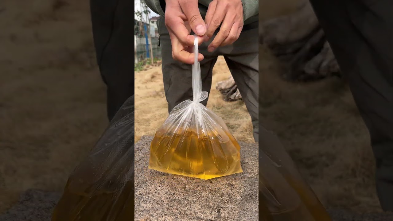 Ух ты... Этот самодельный узел завязан очень туго и абсолютно водонепроницаем!