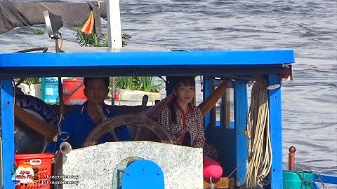 Vô Tình Thấy Chị Gái Xinh Đẹp Đi Trên Sà Lan Vượt Cống | Beautiful sister barge - Long Miền Tây