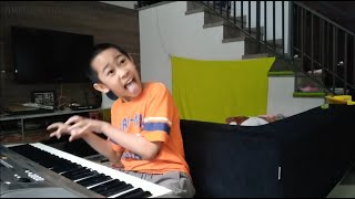 мальчик с ума сошел играет на пианино ПОЛЕТ ШМЕЛЯ (Римский-Корсаков)