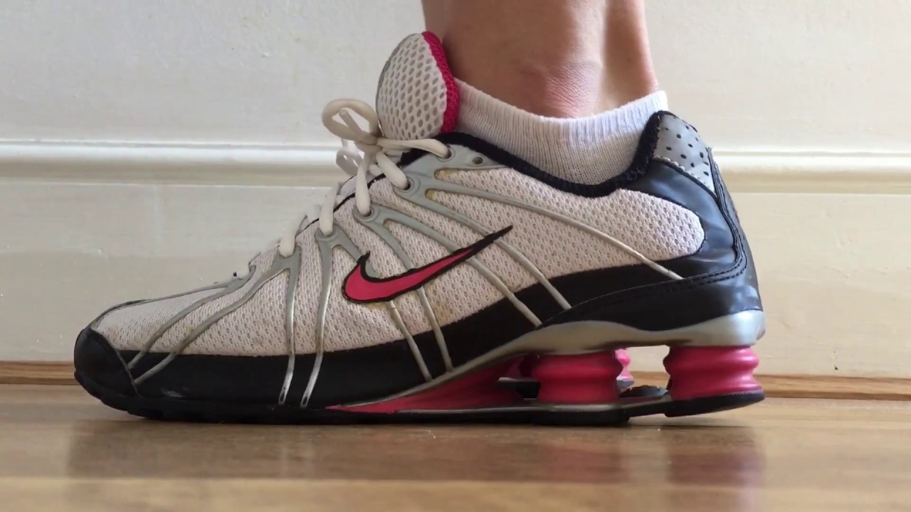 Humano invernadero Competidores Women's Nike Shox Turbo OZ (White/Black/Cherry) - YouTube