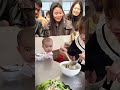 baby plays with mom,아기가 엄마랑 놀아요 🍼👩‍👧🎈,赤ちゃんはママと遊ぶ 👶🎀