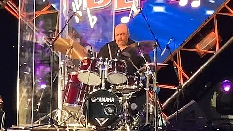 Live Kenny G with drummer Daniel bejarano drum sol...