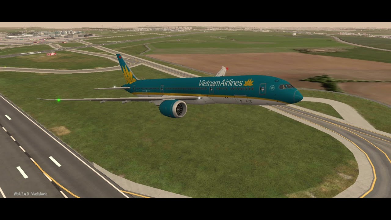 Boeing 787 Dreamliner Vietnam Airlines, unique livery, Hanoi, Vietnam Bari, landing, takeoff. B789