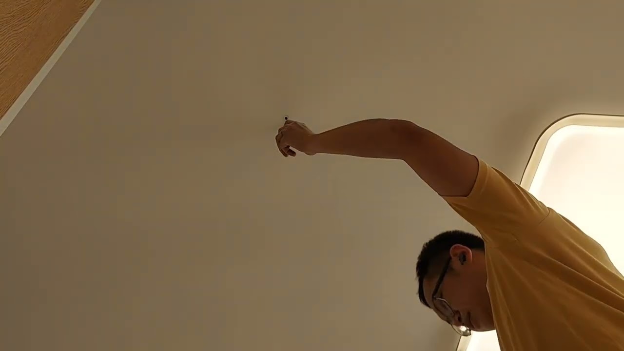 阿昌教你點做空中瑜珈，鑽平爆螺絲上天花