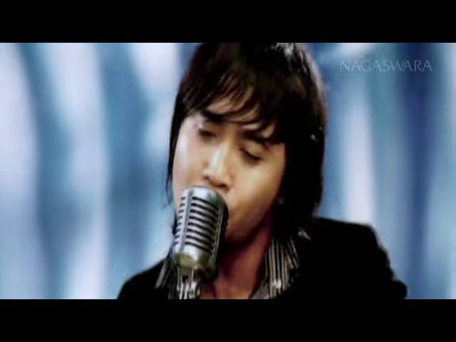 Ular navbatma-navbat mushukchaga otirishadi Ular navbatma-navbat mushukchaga otirishadi