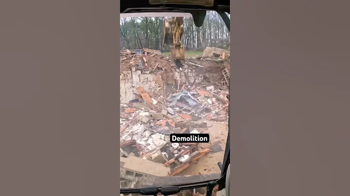 House demo with a Cat excavator #equipment #demolition #construction #caterpillar #equipment #build