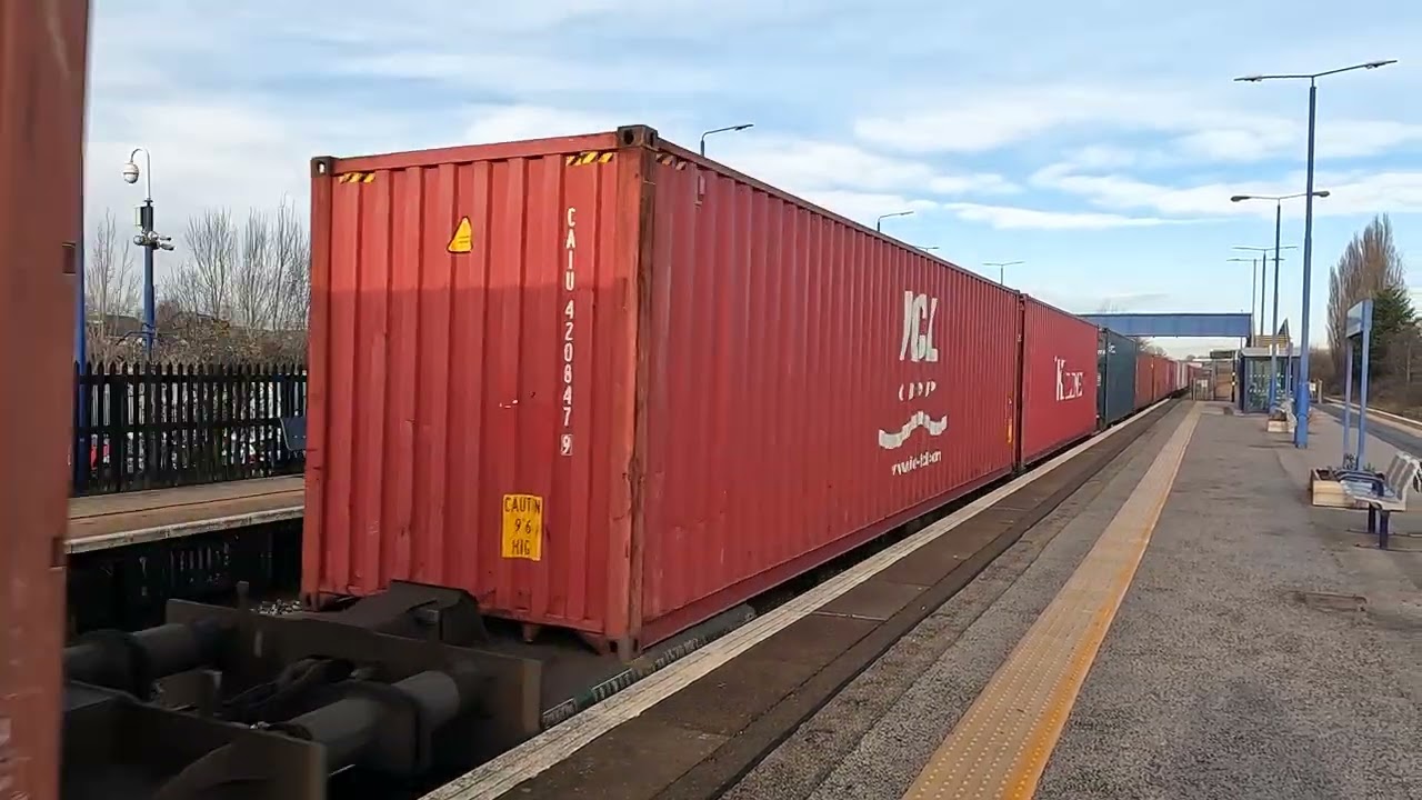 Freightliner 66502 on containers at Swinton 14/1/26. 