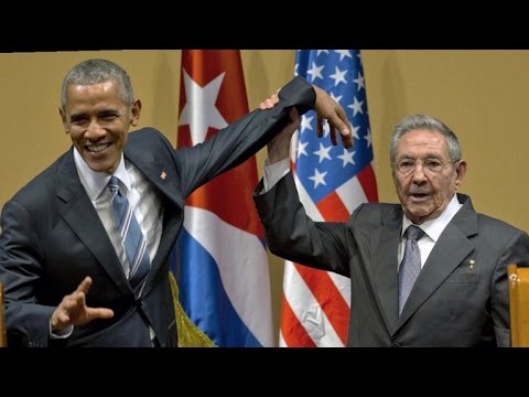 Watch President Obama and Raul Castro's Awkward Handshake in Cuba - YouTube