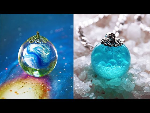 DIY Christmas Glitter Resin Jewelry | Diy resin earrings, Resin jewelry  tutorial, Resin jewelry diy