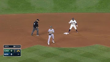 OAK@MIN: Escobar drives in two on a double to right