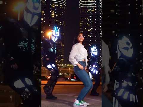 Chammak challo in Dubai @BeatsWithHarnidh  #chammakchallo #shinescreed #bollywood #indian #dance