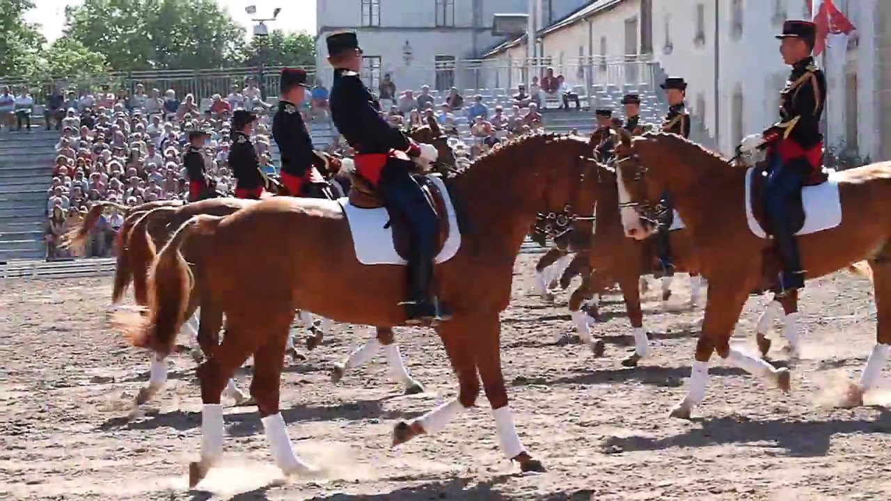 Reprise des douze de la Garde Republicaine YouTube