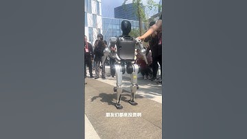 Khu vực trao giải marathon ở Bắc Kinh về phần trình diễn robot #robotics #xuhuong #trending