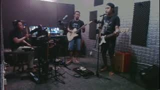 STAND HERE ALONE - KITA LAWAN MEREKA [ LIVE COVER ]