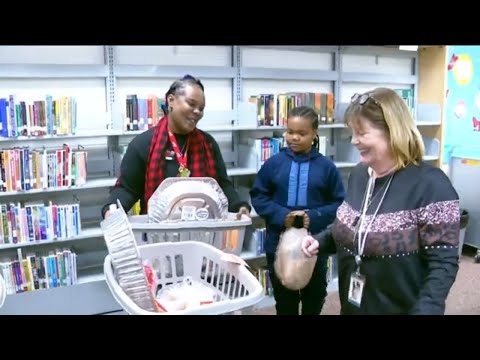 Walbridge Elementary School provides families with Thanksgiving food