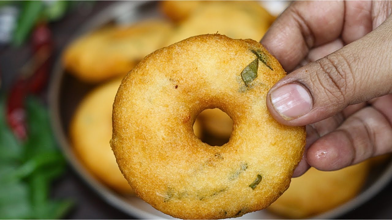 వరలక్ష్మి వ్రతంకి వడలు ఇలా చేసుకోండి, మెత్తటి దూదుల్లాగా క్రిస్పీగా వస్తాయి  Soft Crispy Medu Vada