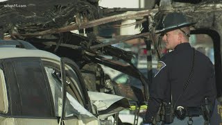 Police investigate after crash kills 1 in New Albany