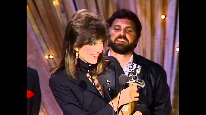 Karen Brooks Wins Top New Female Vocalist - ACM Aw...