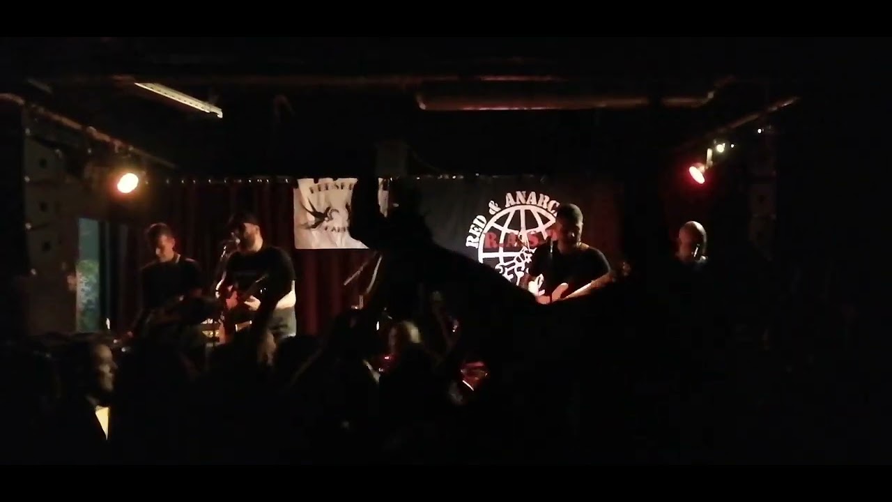 STAGE BOTTLES  - Sometimes Anti-Social But Always Anti-Fascist - 07/10/23 Le Chinois Montreuil 🤘☠️