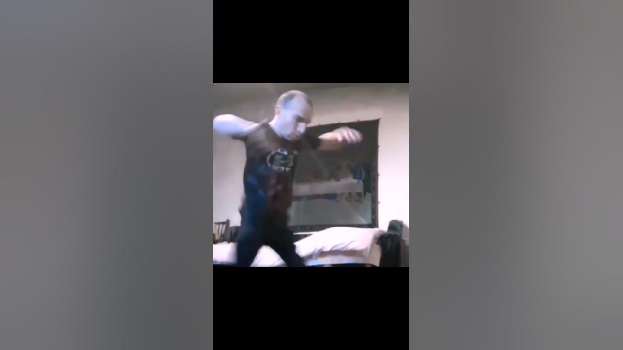 мужик танцует #мем - YouTube