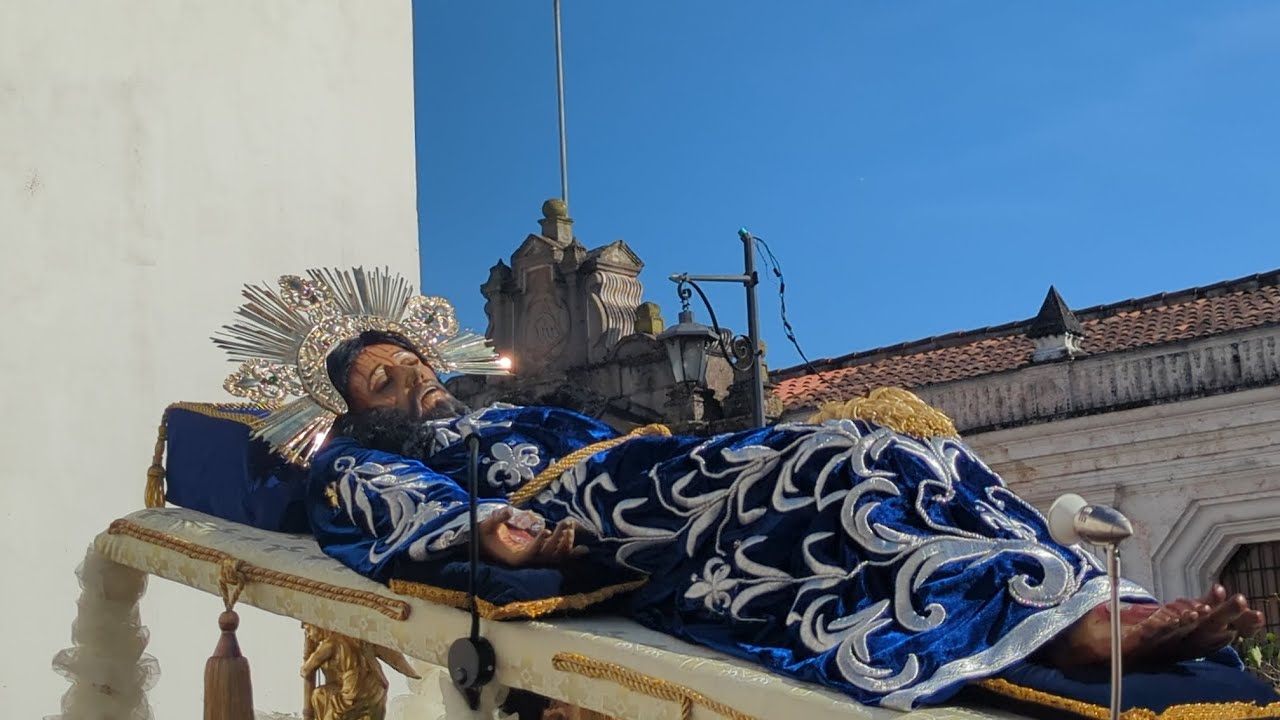 En su urna va Jesús, Solemne procesión del Cristo Yacente de la penitencia, San José Catedral 