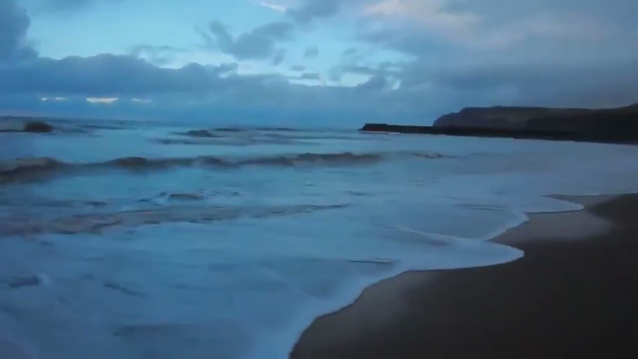 A walk along Skinningrove beach north Yorkshire coastline 2021