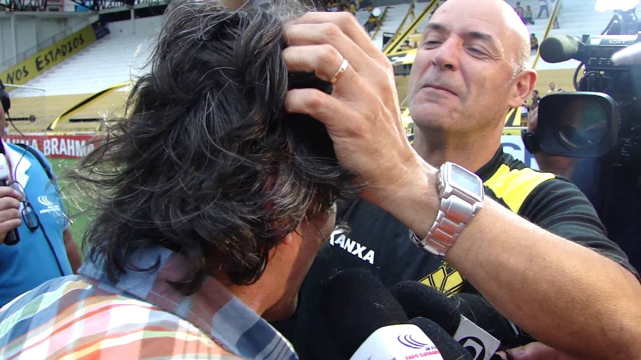 Rampinelli de cabeça raspada