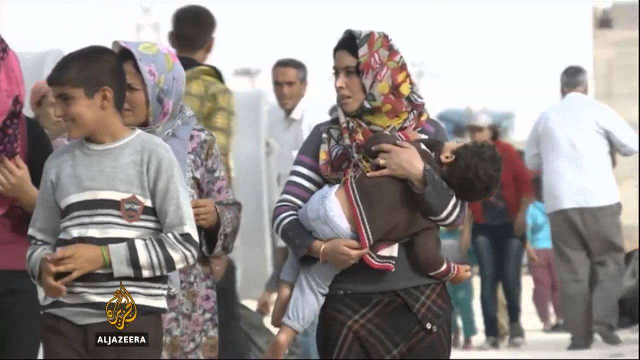 لاجئون من كوباني يفرون إلى تركيا