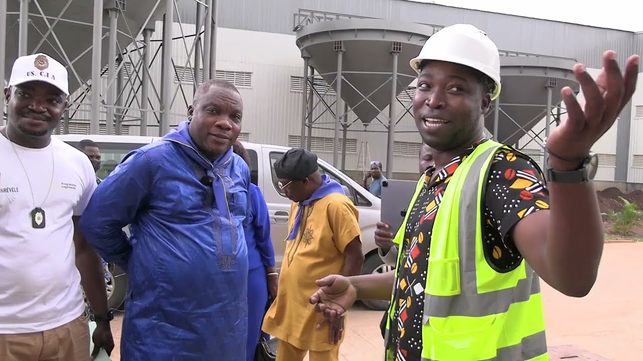 Visite d'une délégation de Moele Bénin à la GDIZ_Etape de l'usine de carreaux