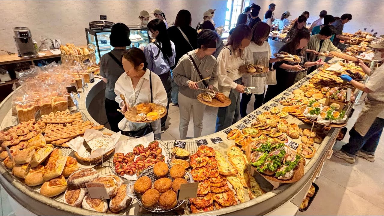 A Bakery Paradise with 200 Varieties! Inside Hiroshima's Most
