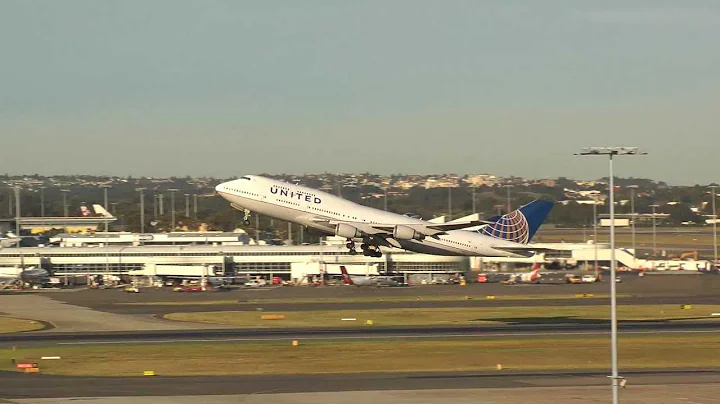 United B747-400, Qantas B747, Singapore A380 Take Offs