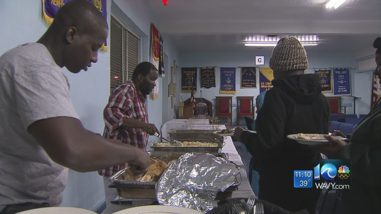 NN church serves pre-Thanksgiving meal - YouTube