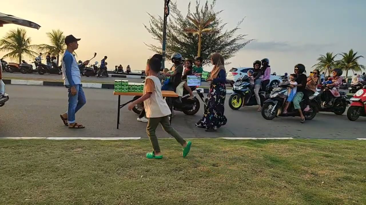 Berbagi Takjil Berkah Ramadhan di Tugu Sirih Tanjungpinang