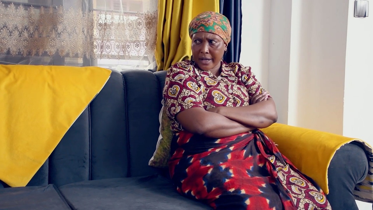 Гачару возвращает бабушку своего ребенка ее родителям и обучает ее быть бабушкой.