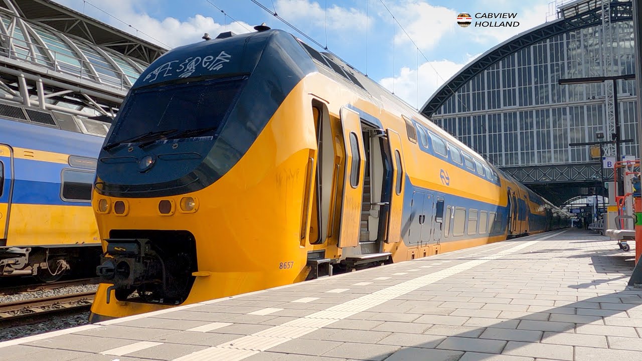 What is wrong with this railway crossing? Amsterdam - Enkhuizen VIRM 18/3/2023