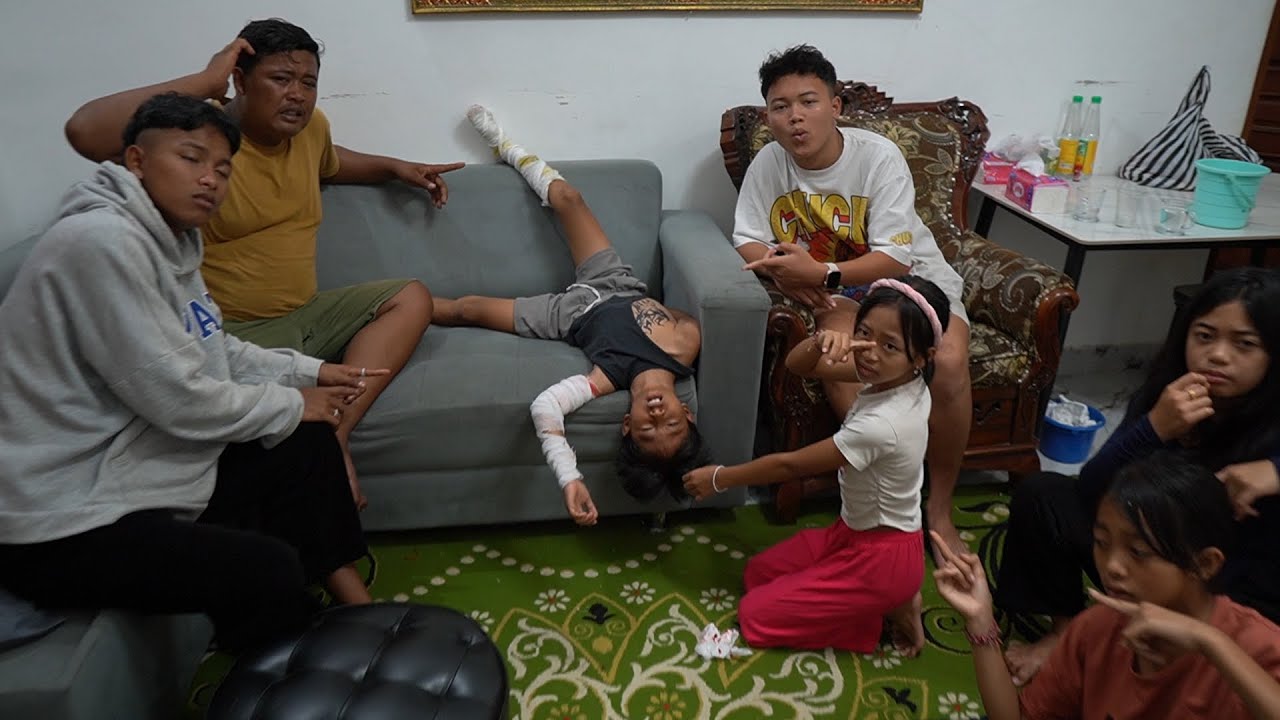 SINTA NANGIS TERUS SAAT RAWAT RAMA YANG T4NGANNYA P4T4H DAN K4K1NYA P4T4H