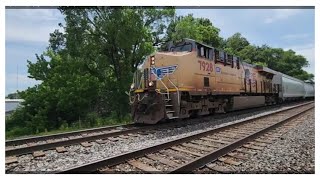 6/1/24 EB Slow-Moving Union Pacific reduces speed on a WB Union Pacific! DODX Box Car #railfanning