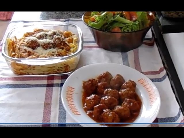BRINCANDO NA COZINHA ALMONDEGAS PARA O ALMOÇO