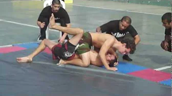 Submission wrestling fight.MP4
