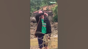 Chó nghiệp vụ sục bùn tìm người mất tích ở Làng Nủ | Tinh Hoa TV