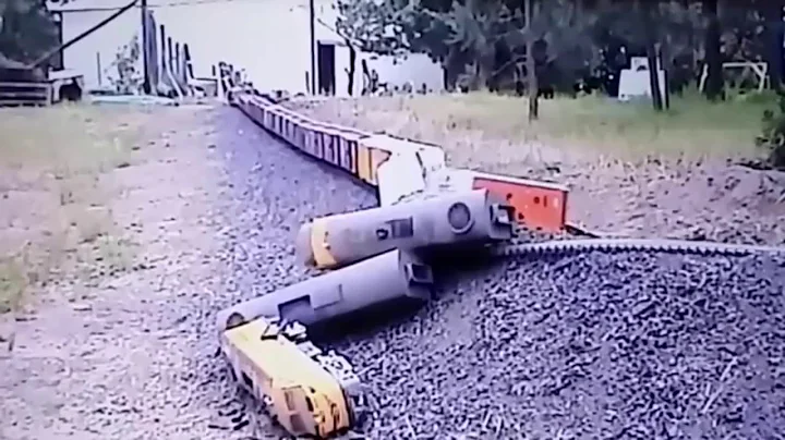 Model G scale Snake River train crashes with added sound effects